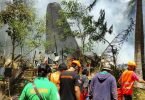 Mehrre Rettungskräfte an der Absturzstelle des philippinischen Militärflugzeugs C-130. Foto: Joint Task Force - Sulu/AP/dpa