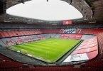 Die leere Allianz Arena ist vor Spielbeginn zu sehen. Foto: Matthias Balk/dpa