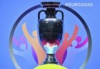 Der EM-Pokal steht auf einem Podest. Foto: Harold Cunningham/UEFA via Getty Images/dpa