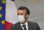 Wir müssen in Richtung einer Impfung aller gehen, weil das vorerst der einzige Weg zurück zu einem normalen Leben ist», so Präsident Macron. Foto: Michel Euler/Pool AP/dpa