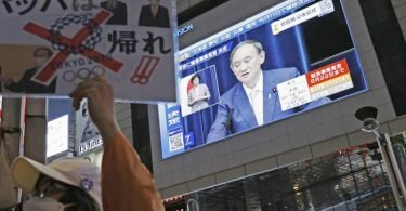 Japans Premierministers Yoshihide Suga steht bei der Bevölkerung in der Kritik. Foto: ---/Kyodo/dpa