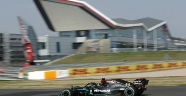 Für das Rennen der Formel 1 in Silverstone sind wieder Zuschauer erlaubt: Mit rund 140.000 Besuchern pro Tag ist zu rechnen. Foto: Andrew Boyers/Pool&nbsp;Reuters/AP/dpa