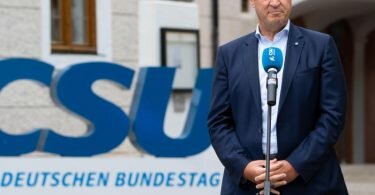 Bayerns Ministerpräsident Söder zeigte sich «verwundert» über Laschets Aussagen zu Steuersenkungen. Foto: Sven Hoppe/dpa