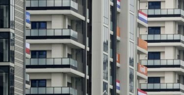 Das Athletendorf für die Olympischen Spiele in Tokio, steht im Hafenviertel Harumi der Hauptstadt. Foto: ---/Kyodo/dpa