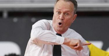 Könnte eine Auszeit brauchen: Aito Garcia Reneses, Trainer von Alba Berlin. Foto: Tobias Hase/dpa