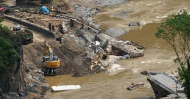 Unpassierbar: Brücken, Straßen, Gleisen - in den Katastrophenregionen wurde vielerorts auch die Infrastruktur schwer beschädigt. Foto: Thomas Frey/dpa