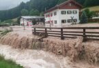 Der Landkreis Berchtesgadener Land hat nach starkem Regen den Katastrophenfall ausgerufen. Foto: Kilian Pfeiffer/dpa