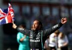 Heimsieg: Lewis Hamilton feiert seinen Sieg in Silverstone. Foto: Bradley Collyer/PA Wire/dpa