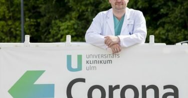 Der Internist Dominik Buckert arbeitet als Oberarzt in einer Spezialambulanz für Covid-Spätfolgen an der Uniklinik Ulm. Foto: Stefan Puchner/dpa