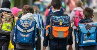 In den letzten Bundesländern haben die Ferien gerade begonnen, in den ersten gehen sie schon wieder zu Ende. Foto: Peter Kneffel/dpa