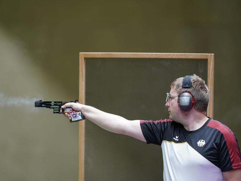 Christian Reitz hat mit der Schnellfeuerpistole das Finale erreicht. Foto: Alex Brandon/AP/dpa