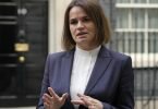 Swetlana Tichanowskaja, Oppositionsführerin aus Belarus, nach einem Treffen mit dem britischen Premierminister Johnson in London. Foto: Alastair Grant/AP/dpa