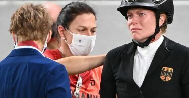 Bundestrainerin Kim&nbsp;Raisner (M) und Fünfkämpferin Annika Schleu (r). Foto: Marijan Murat/dpa