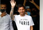 Bonjour Paris: Superstar Lionel Messi nach seiner Ankunft in Frankreichs Hauptstadt. Foto: Sameer Al-Doumy/AFP/dpa