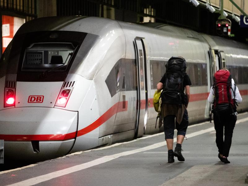 Kaum etwas geht mehr an Deutschlands Bahnhöfen - während des zweitägigen Bahnstreiks fahren nur vereinzelt Züge. Foto: Christoph Schmidt/dpa