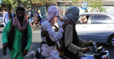 Kämpfer der Taliban in der Innenstadt von Herat. Foto: -/XinHua/dpa