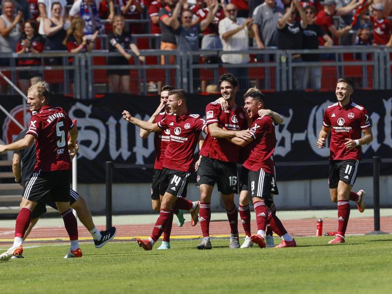 Der 1. FC Nürnberg holte sich im Heimspiel gegen Düsseldorf wichtige drei Punkte. Foto: Löb Daniel/dpa