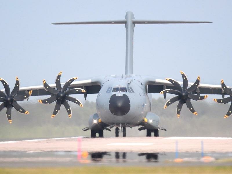 Ein Transportflugzeug vom Typ Airbus A400M. Foto: Julian Stratenschulte/dpa