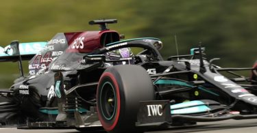 Lewis Hamilton war beim Training am Freitag noch nicht ganz zufrieden mit seinem Auto. Foto: Francisco Seco/AP/dpa