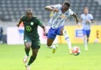 Dodi Lukebakio (r) wechselt von Hertha BSC zum VfL Wolfsburg. Foto: Soeren Stache/dpa-Zentralbild/dpa