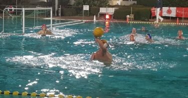 Ein Flutlichtspiel in Hildesheim eröffnete das Achtelfinale im deutschen Wasserball-Pokal (Foto: Frank Glaubitz)
