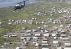 Marine One, der Hubschrauber mit dem US-Präsidenten an Bord, fliegt über die sturmgeschädigten Gemeinden nach dem Hurrikan «Ida». Foto: Jonathan Ernst/Reuters Pool via AP/dpa