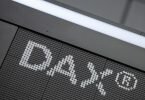 Historische Dax-Reform: Zehn Unternehmen rücken auf. Foto: Boris Roessler/dpa