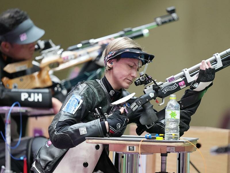 Sportschützin Natascha Hiltrop (vorne) wird bei der Abschlussfeier der Paralympics in Tokio die deutsche Fahnenträgerin sein. Foto: Xiong Qi/XinHua/dpa