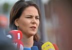Annalena Baerbock bei einem Wahlkampfauftritt. Die Grünen-Kanzlerkandidatin will vor der Bundestagswahl - anders als ihre beiden Konkurrenten - nicht zu Frankreichs Präsident Emmanuel Macron nach Paris reisen. Foto: Patrick Pleul/dpa-Zentralbild/ZB