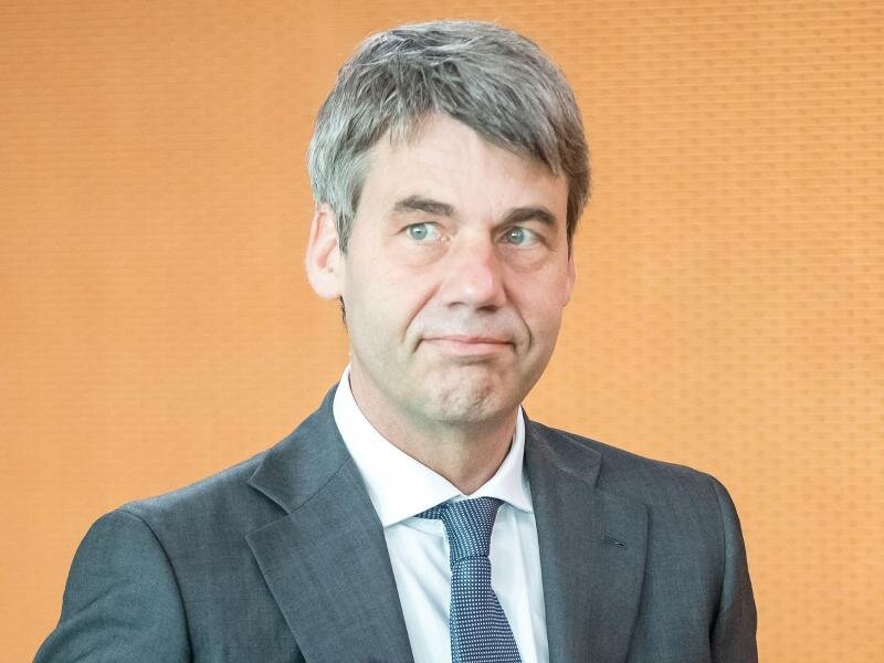 Jan Hecker, damals Außenpolitischer Berater von Bundeskanzlerin Merkel, im Kanzleramt. Der deutsche Botschafter in China ist tot. Foto: Michael Kappeler/dpa