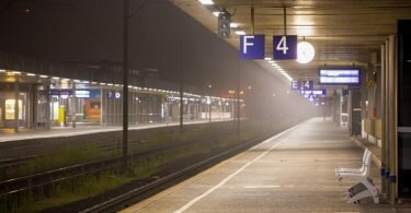 Ein leerer Bahnsteig im Hauptbahnhof von&nbsp;Hannover. Foto: Moritz Frankenberg/dpa