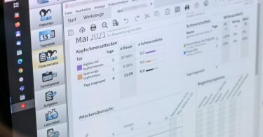 Beim Thema «E-Patientenakte» sind Datenschutzbehörde und Kassen auf Konfrontationskurs. Foto: Jens Kalaene/dpa-Zentralbild/dpa