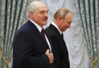 Alexander Lukaschenko zu Gast bei Russlands Machthaber Wladimir Putin in Moskau. Putin hatte Lukaschenko vergangenen Donnerstag in Moskau zum Gespräch empfangen. Foto: Shamil Zhumatov/Pool Reuters/AP/dpa