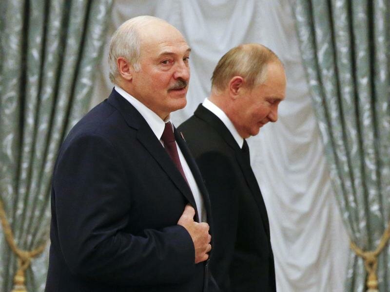Alexander Lukaschenko zu Gast bei Russlands Machthaber Wladimir Putin in Moskau. Putin hatte Lukaschenko vergangenen Donnerstag in Moskau zum Gespräch empfangen. Foto: Shamil Zhumatov/Pool Reuters/AP/dpa