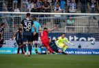 Suat Serdar (M) trifft beim 1:3-Auswärtserfolg von Hertha BSC beim VfL Bochum doppelt - hier erzielt er das 0:1. Foto: Fabian Strauch/dpa