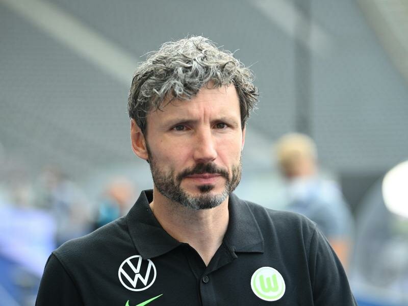 Mark van Bommel trifft mit dem VfL Wolfsburg zum Champions League-Auftakt auf den französischen Meister OSC&nbsp;Lille. Foto: Soeren Stache/dpa-Zentralbild/dpa