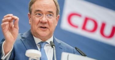 Unions-Kanzlerkandidat Armin Laschet stellt nach den Gremiensitzungen seiner Partei im Konrad-Adenauer-Haus das «Sofortprogramm» für die Bundestagswahl vor. Foto: Kay Nietfeld/dpa