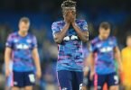 Leipzigs Mittelfeldspieler Amadou Haidara verläßt nach Spielende mit seinen Mannschaftskameraden enttäuscht das Spielfeld. Foto: Parnaby Lindsey/dpa