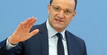 Gesundheitsmininster Spahn will im Südosten noch deutlich höhere Impfquoten erreichen. Foto: Wolfgang Kumm/dpa