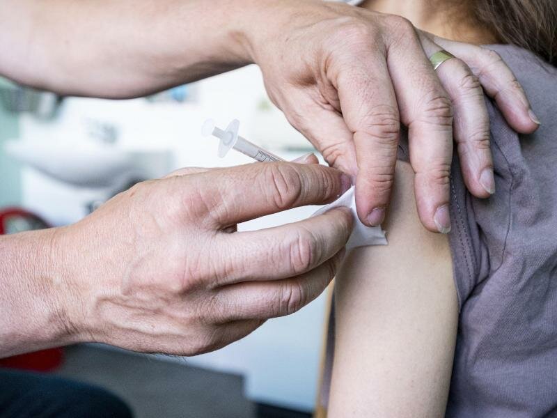 Laut Biontech und Pfizer ist die Impfung von Kindern zwischen fünf und elf Jahren mit ihrem Corona-Impfstoff unbedenklich. Foto: Fabian Sommer/dpa