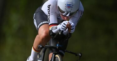 Ist im&nbsp;Einzelzeitfahren der Frauen an den Top-Plätzen vorbeigefahren: Lisa Brennauer in Aktion. Foto: David Stockman/BELGA/dpa