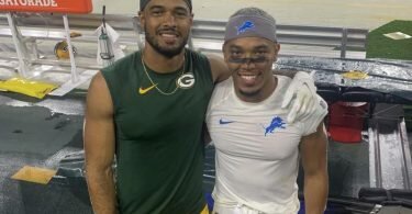 Die Brüder Equanimeous (l) und Amon-Ra St. Brown nach dem NFL-Spiel der Green Bay Packers gegen die Detroit Lions. Foto: -/Miriam Brown/dpa