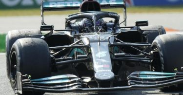 Lewis Hamilton will in Sotschi im Silberpfeil glänzen. Foto: Luca Bruno/AP/dpa