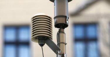 Der EU-Grenzwert für Feinstaub mit Partikelgröße 2,5 Mikrometer liegt bei 25 Mikrogramm pro Kubikmeter Luft. Die WHO empfiehlt nun einen Richtwert von 5 Mikrogramm. Foto: Ina Fassbender/dpa/Archiv