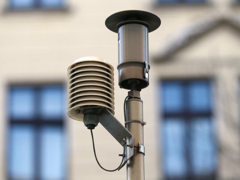 Der EU-Grenzwert für Feinstaub mit Partikelgröße 2,5 Mikrometer liegt bei 25 Mikrogramm pro Kubikmeter Luft. Die WHO empfiehlt nun einen Richtwert von 5 Mikrogramm. Foto: Ina Fassbender/dpa/Archiv