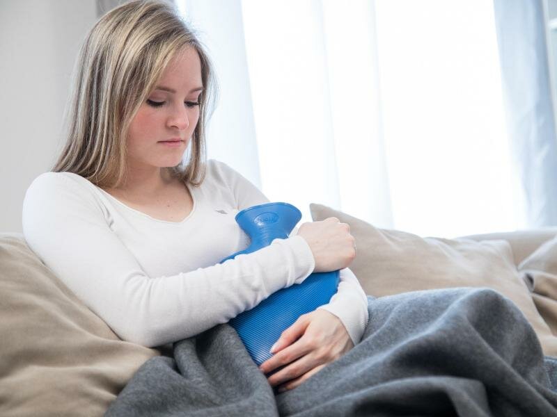 Viele Frauen berichten nach der Corona-Impfung von einer Zyklusstörung. Ein Zusammenhang ist bisher jedoch nicht wissenschaftlich belegt. Foto: Christin Klose/dpa-tmn
