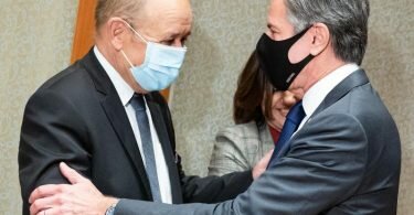 Jean-Yves Le Drian (l), Außenminister von Frankreich, und Anthony Blinken, Außenminister der USA. Foto: Bernd von Jutrczenka/dpa