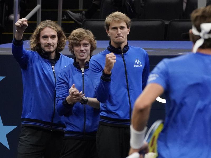 Spieler von Team Europa, (v.l.n.r.) Stefanos Tsitsipas, Andrey Rublev und Alexander Zverev. Foto: Elise Amendola/AP/dpa