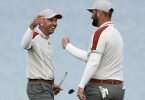 Gewannen drei Matches gemeinsam: Die Spanier Sergio Garcia (l) und Jon Rahm. Foto: Jeff Roberson/AP/dpa