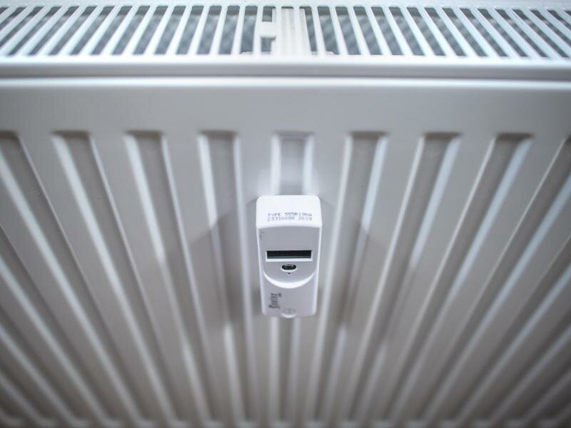 Es warm in der Wohnung zu haben wird für die meisten Haushalte in Deutschland deutlich teurer. (Archivbild). Foto: Sina Schuldt/dpa